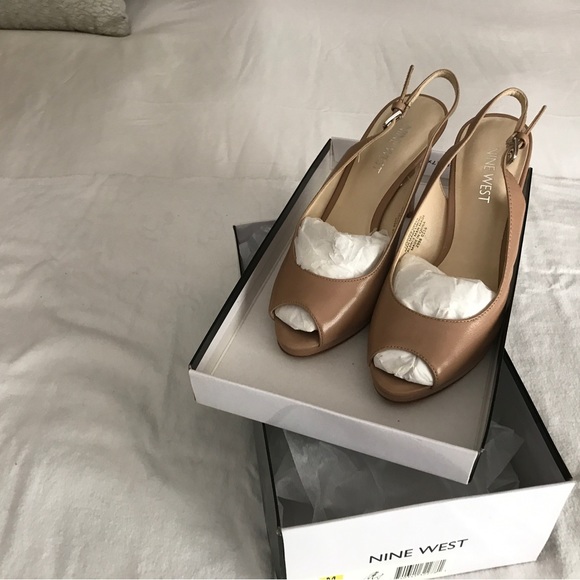 Like new! Beige leather Nine West heels! - Picture 2 of 4